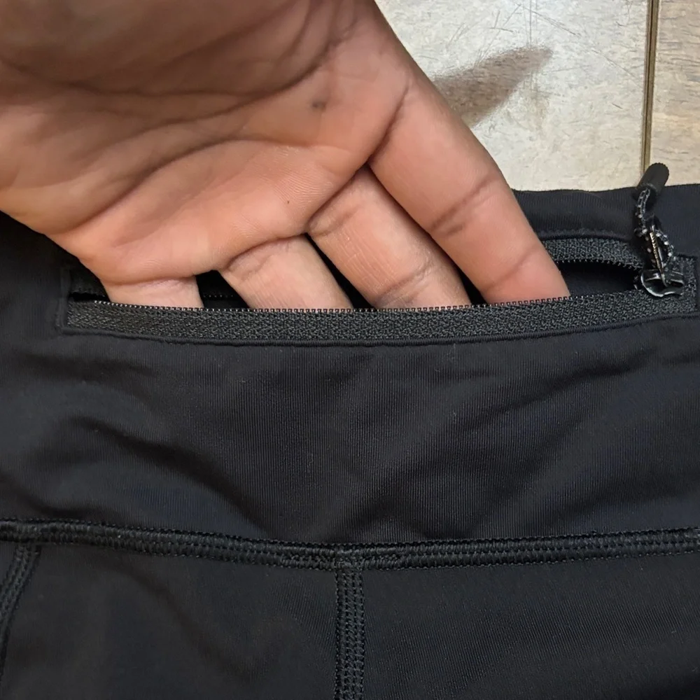 lululemon athletica nylon compression black cropped nylon leggings size 6